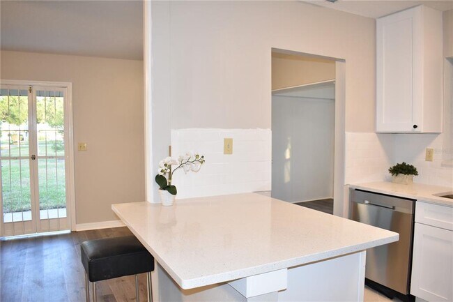 Building Photo - 1906 Canterbury Ln