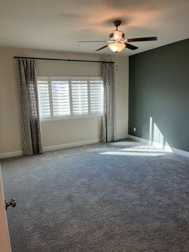 Building Photo - Lennar Ironsides 3 Bed 2 Bath AVAILABLE FOR RENT NOW!