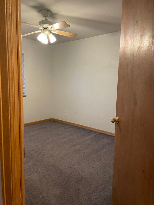 Building Photo - Spacious 4-Bedroom / 3-Bath Single Family Home in Windsor!