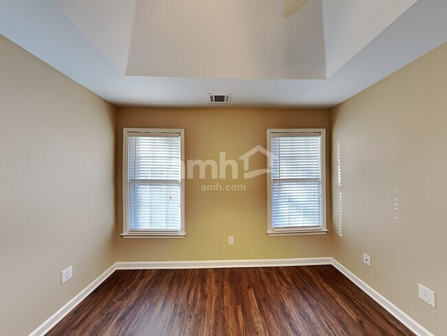 Building Photo - 1029 Chatsworth Ln
