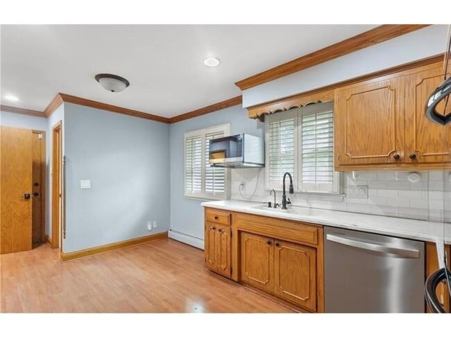 Building Photo - 6325 Brookview Ave