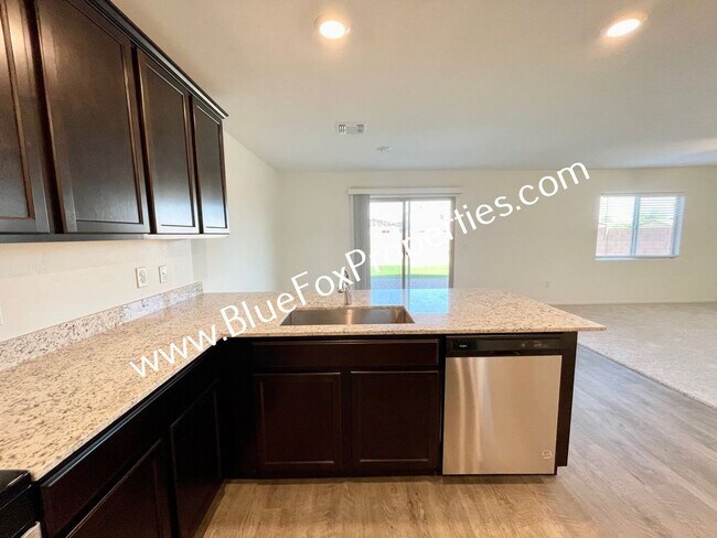 Building Photo - 12854 N Peony Dr