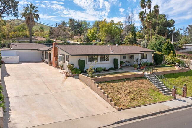 Primary Photo - 208 W Broadbent Dr