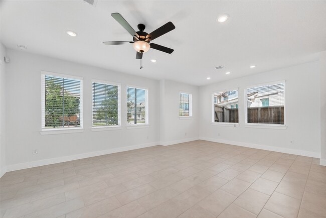 Building Photo - 24011 Breezy Bank Trl