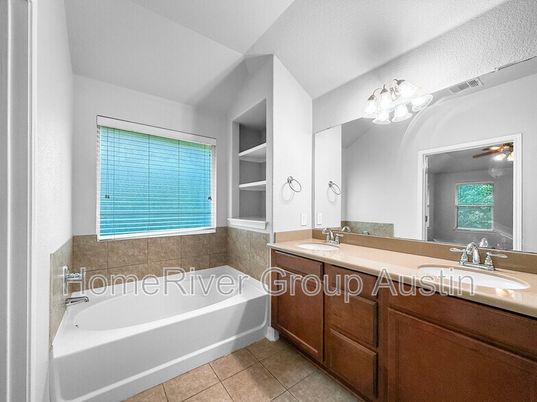 Building Photo - 4235 Fairmeadow Dr