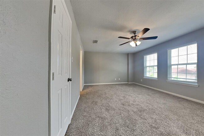Building Photo - 17727 Barton Point Ln