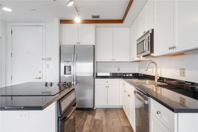 Building Photo - 57 Forsyth St NW