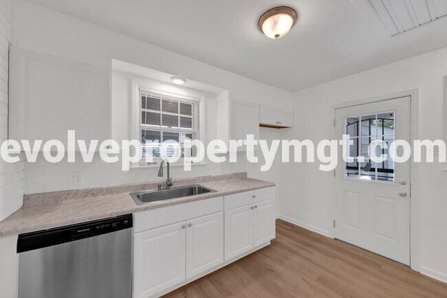 Building Photo - STUNNING RENOVATION IN PRIME LOCATION!! $5...