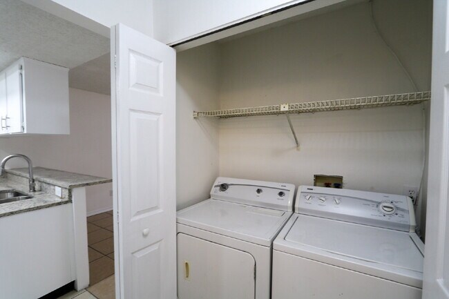 Building Photo - Freshly updated 2 bedroom 2 bath villa in ...