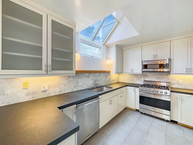 Building Photo - Stunning 3B/3BA House in Del Mar!