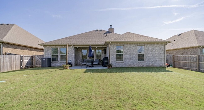 Building Photo - "Exquisite 4-Bedroom Home in Hazel Green with Granite Finishes & Cozy Fireplace!"