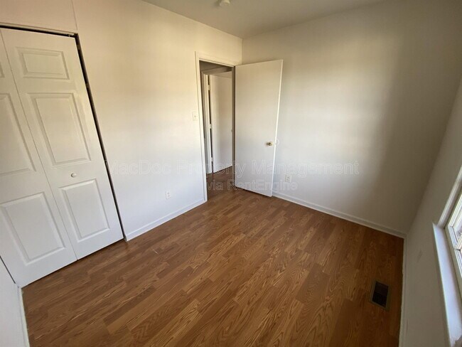 Building Photo - 400 Rann Ct