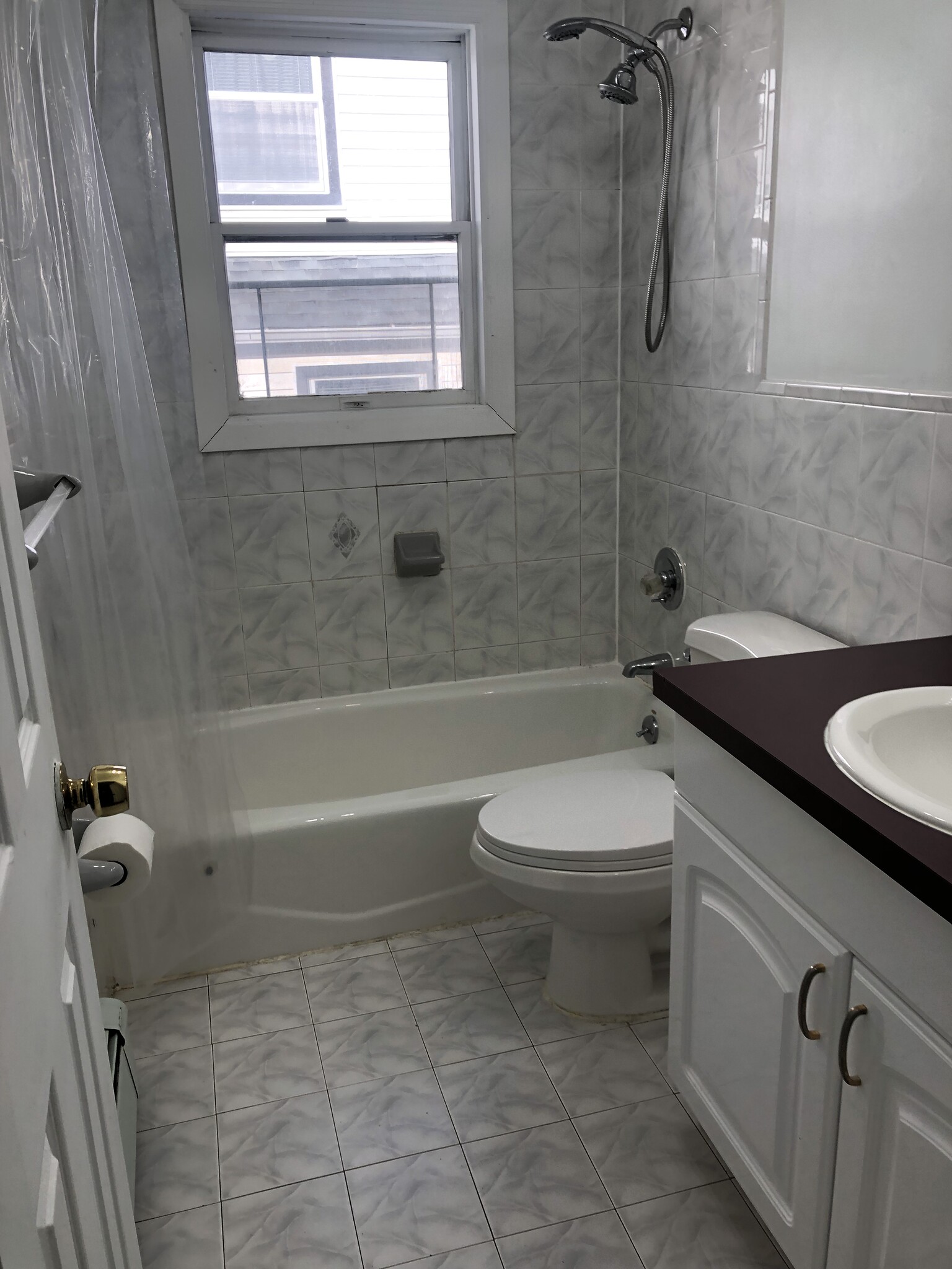 Building Photo - 659 Gramatan Ave