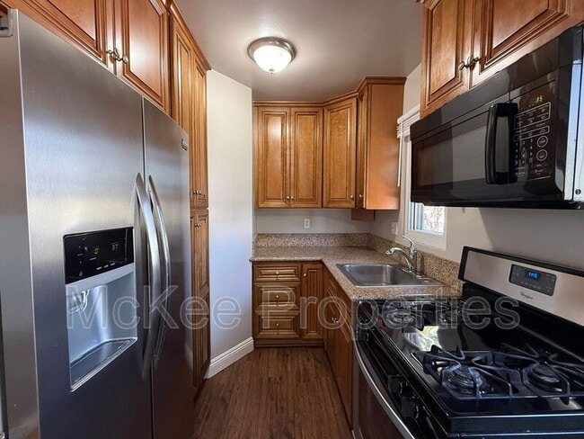 Building Photo - 2321 Brant St