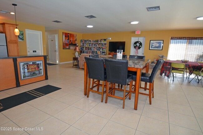 Building Photo - 201 St Lucie Ln