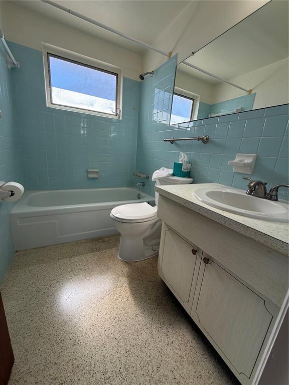 Building Photo - 3838 Beechwood Dr