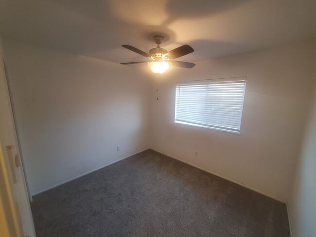 Building Photo - 3 Bed 2 Bath - Single Level - Fenced - 2 C...