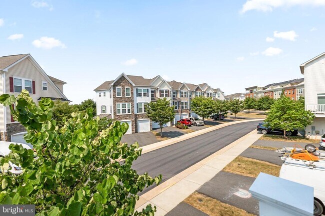 Building Photo - 42394 Pale Iris Terrace