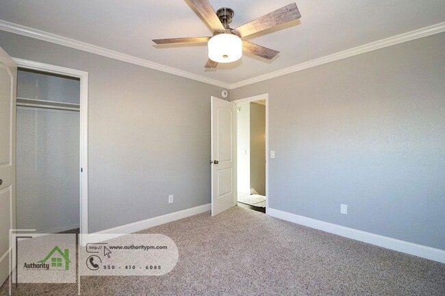 Building Photo - 251 Kamp Way