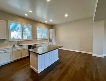 Building Photo - 4217 Yarrow St