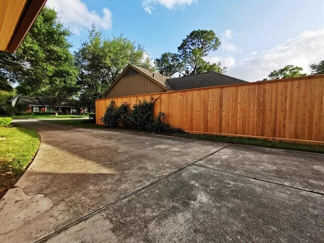 Building Photo - 5054 Yarwell Dr