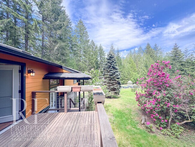 Building Photo - Bright & Spacious Split-Level Home with Gourmet Kitchen, Skylight & Expansive Yard