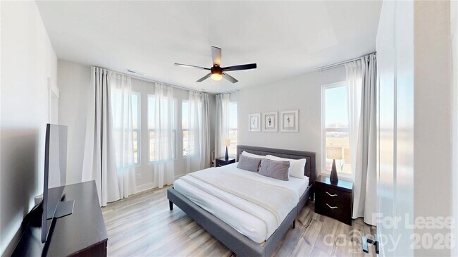 Building Photo - 3606 S Tryon St