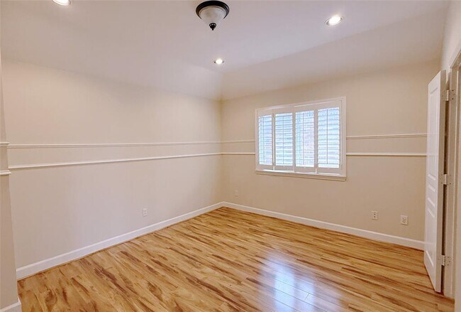 Building Photo - 14330 Ayers Rock Rd