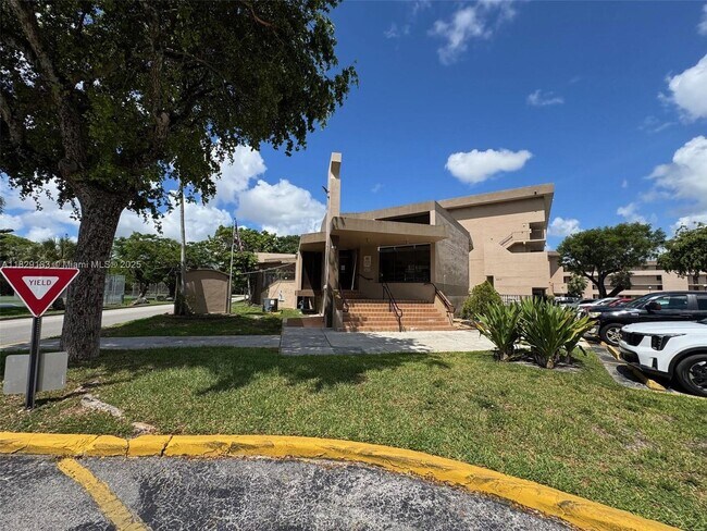 Building Photo - 816 NW 87th Ave