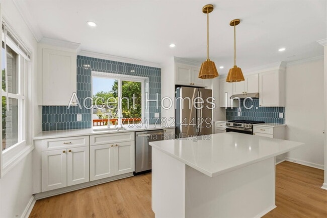 Building Photo - 2310 Riverview Terrace