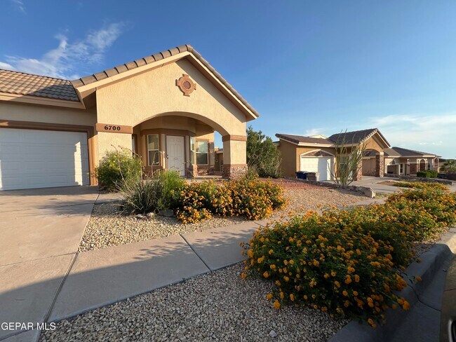Building Photo - 6700 Hermoso Del Sol Dr