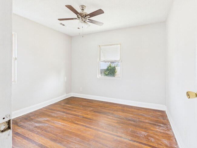 Building Photo - 2606 Redwood Ave