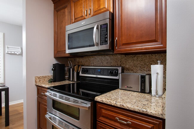 Building Photo - Magnolia Walk