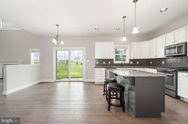 Building Photo - 45 Danbury Dr