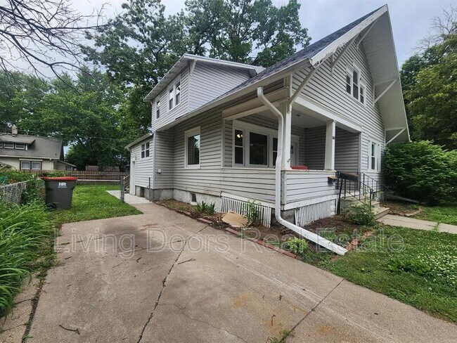 Building Photo - 711 N 30th St