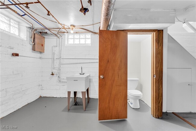 Building Photo - 16201 Walden Ave