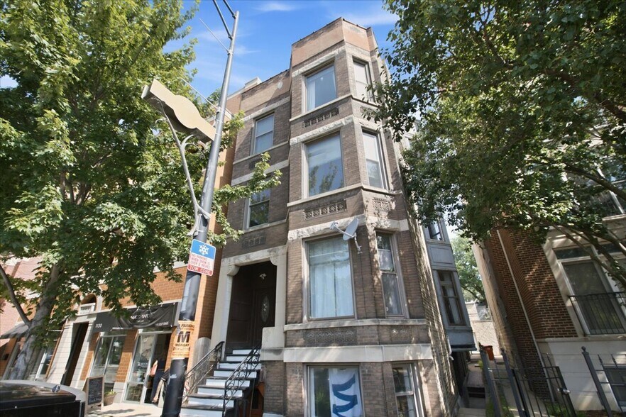 Building Photo - 1128 W Diversey Pkwy