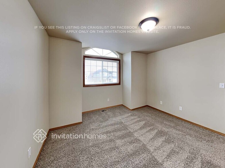 Building Photo - 1608 St Ct E