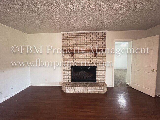 Building Photo - 8217 SE County Rd 1020