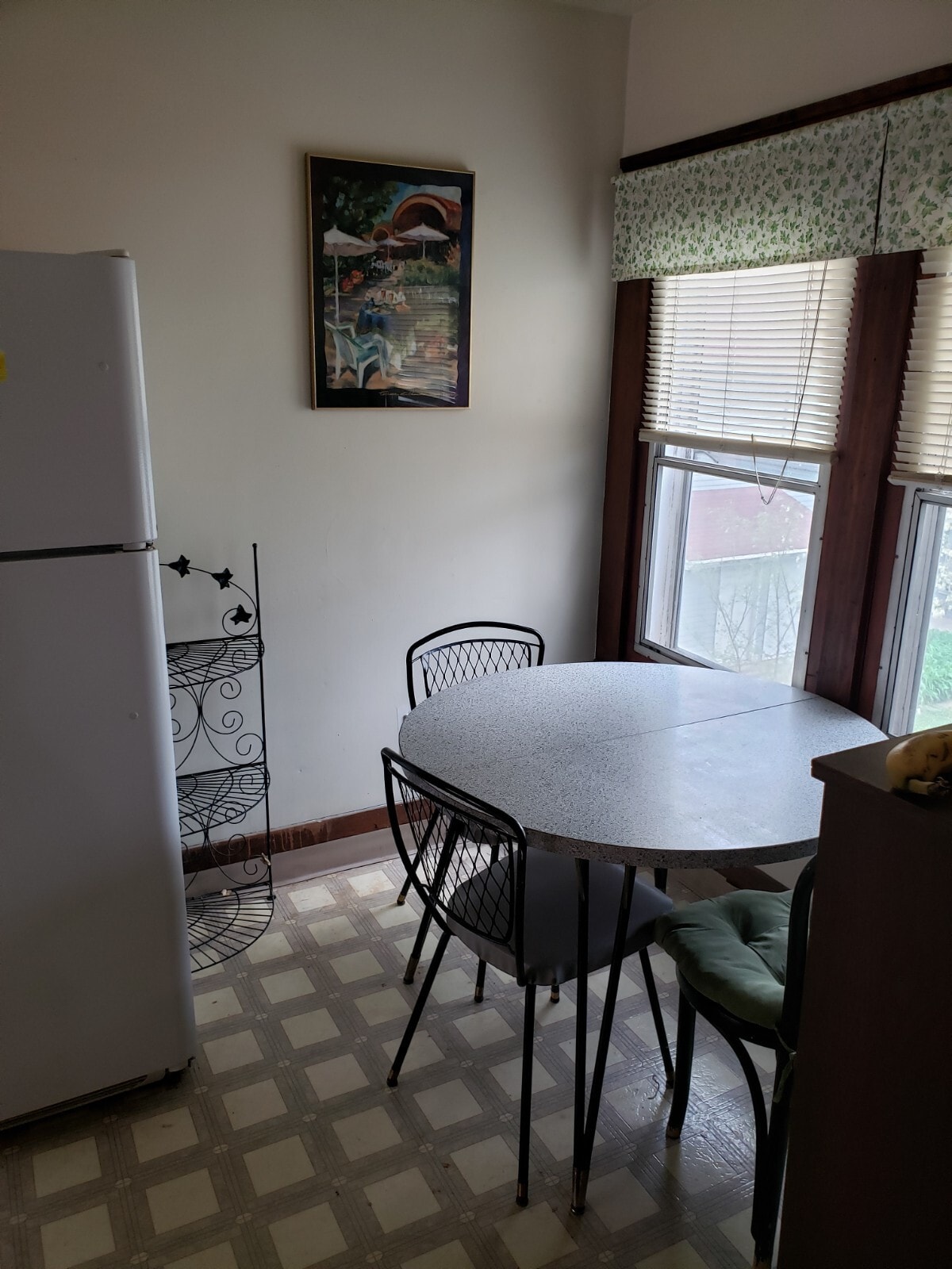 Kitchen table - 613 E College St