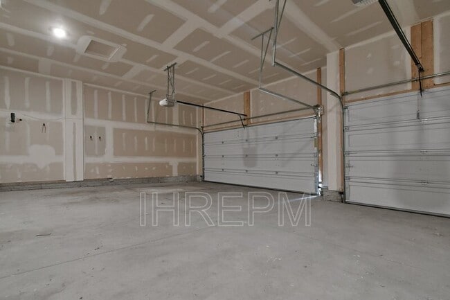 Building Photo - 5791 Trl Vw Xing