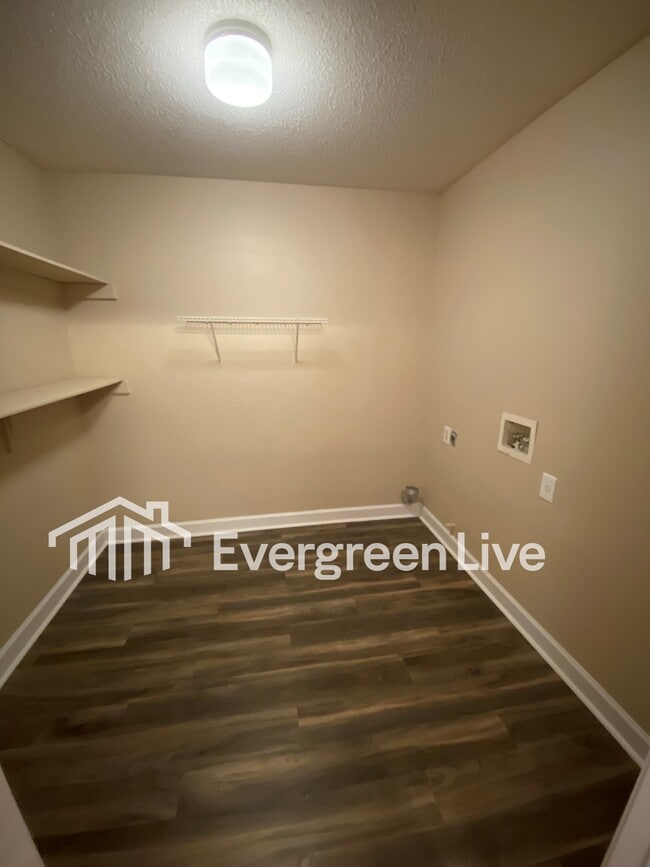 Building Photo - 72 Voda Ct