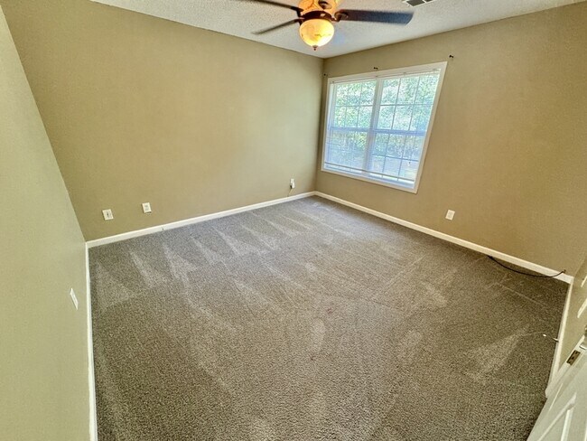 Building Photo - 431 Whitewater Tr