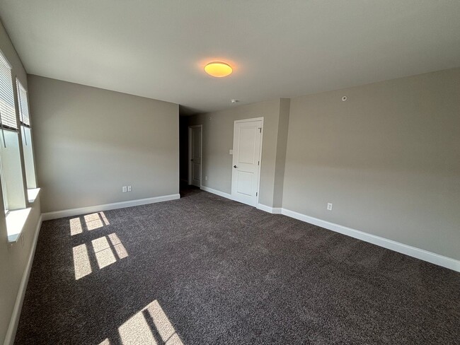 Building Photo - Beautiful Townhome in Cannonsburg! - 2 Bed...