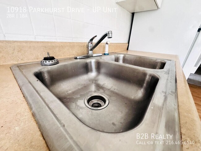 Building Photo - 10918 Parkhurst Dr