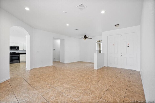 Building Photo - 2736 SW Butterfly Ln