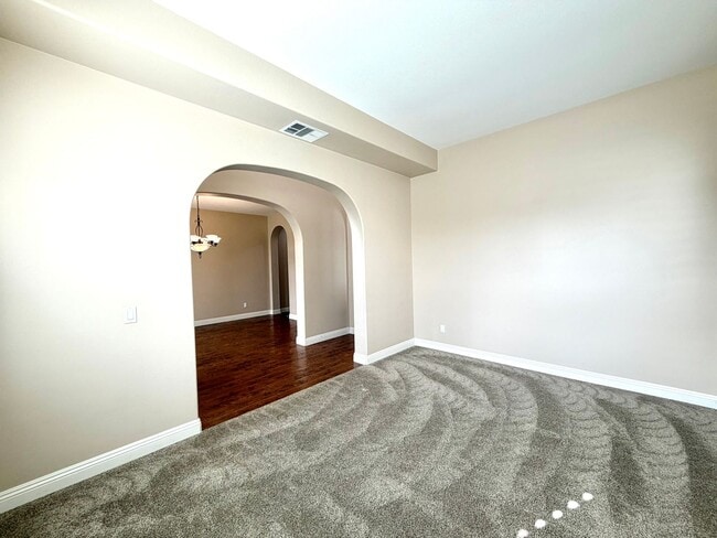 Building Photo - Spacious 5 Bedroom Wolf Creek Home with Balcony, Loft & Secondary Kitchen