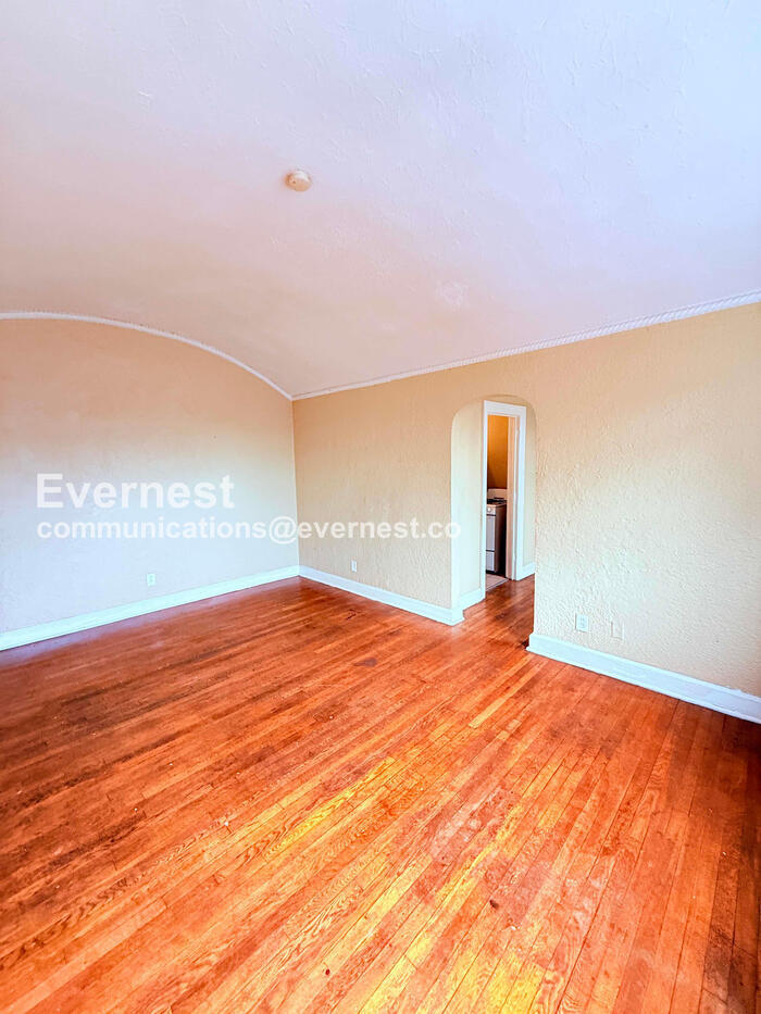 Building Photo - 4203 Cortland St