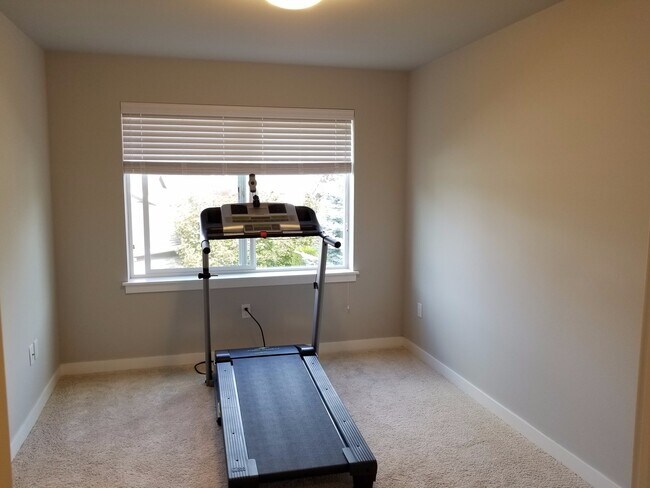 Building Photo - GORGEOUS Edmonds 2 Bedroom Primary Suites - CLOSE TO EVERYTHING