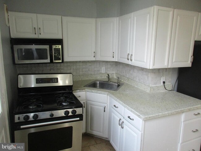Building Photo - 2805 Oakley Ave